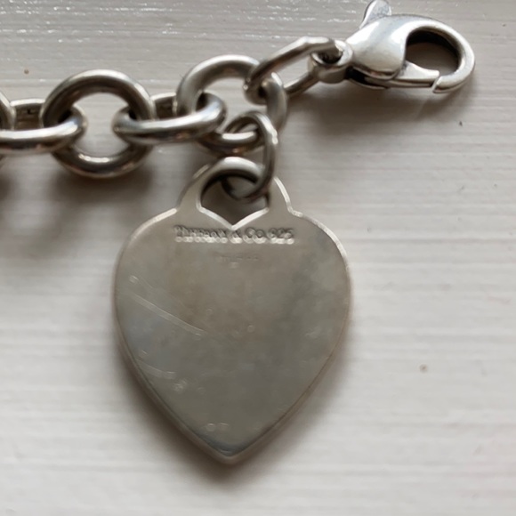 AUTHENTIC Tiffany & Co Iconic Heart Tag Bracelet - Picture 2 of 7